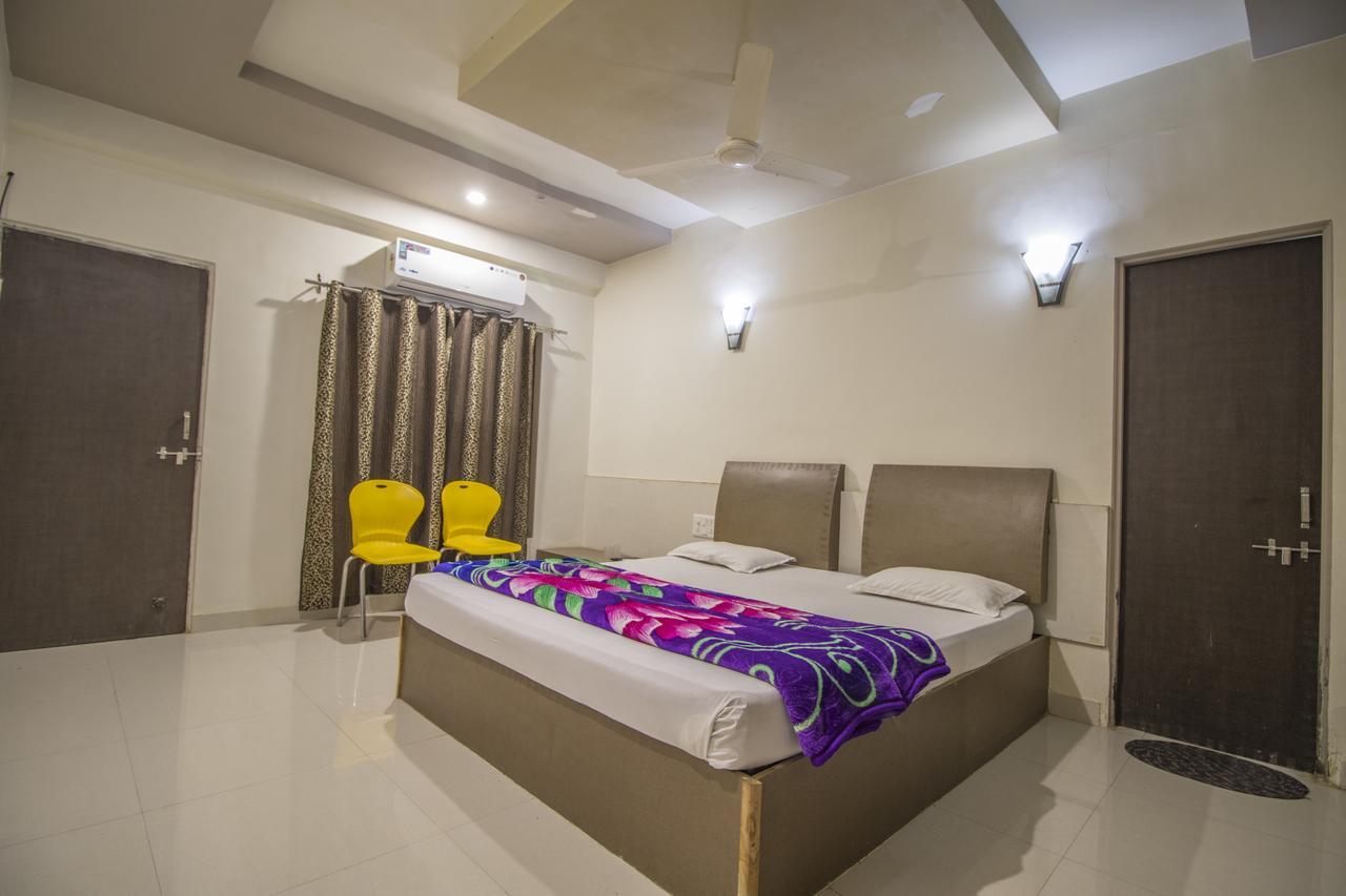 Hotel Yogiraj Palace Shegaon Kültér fotó