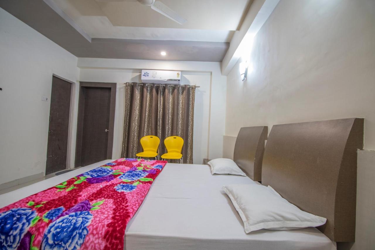 Hotel Yogiraj Palace Shegaon Kültér fotó