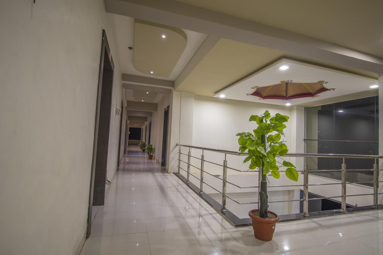 Hotel Yogiraj Palace Shegaon Kültér fotó