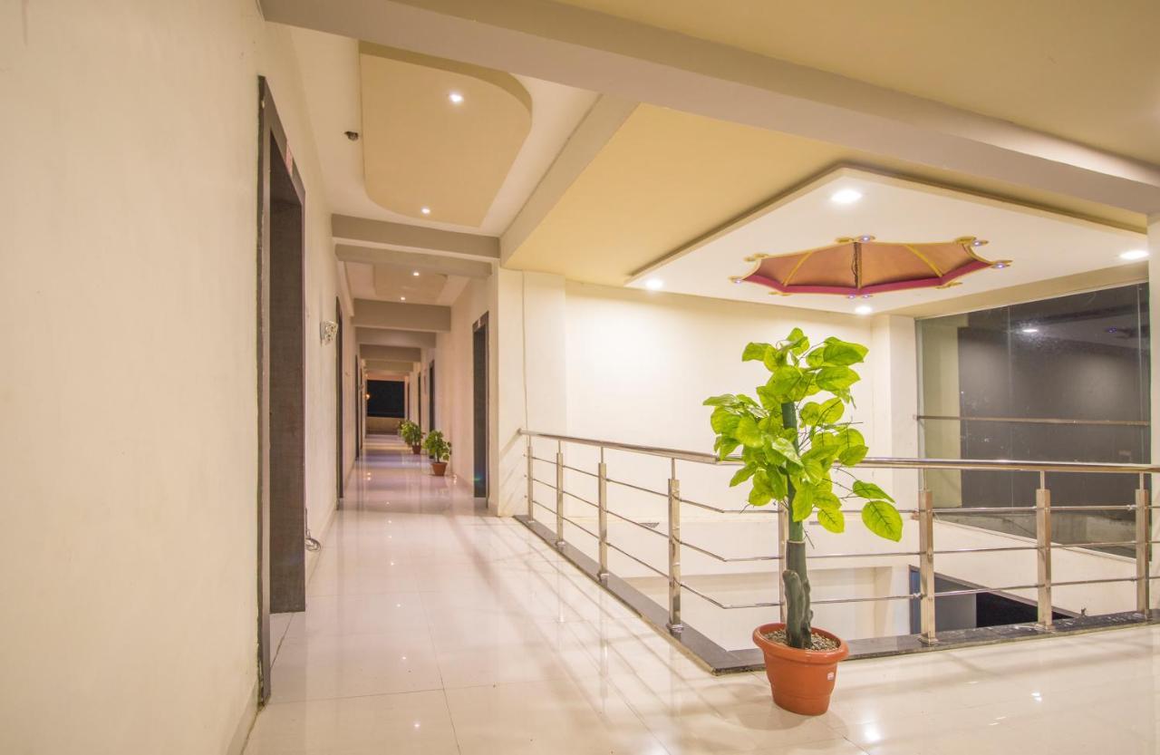 Hotel Yogiraj Palace Shegaon Kültér fotó