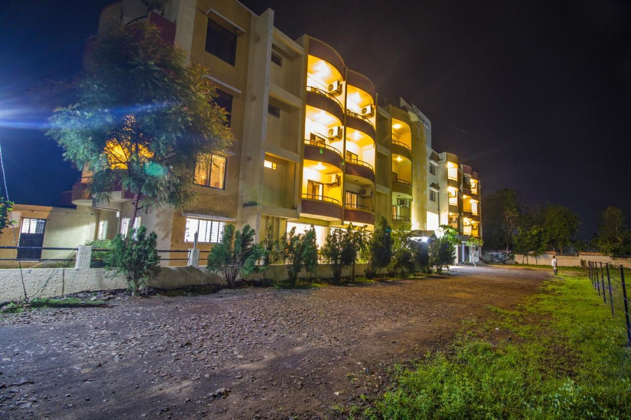 Hotel Yogiraj Palace Shegaon Kültér fotó