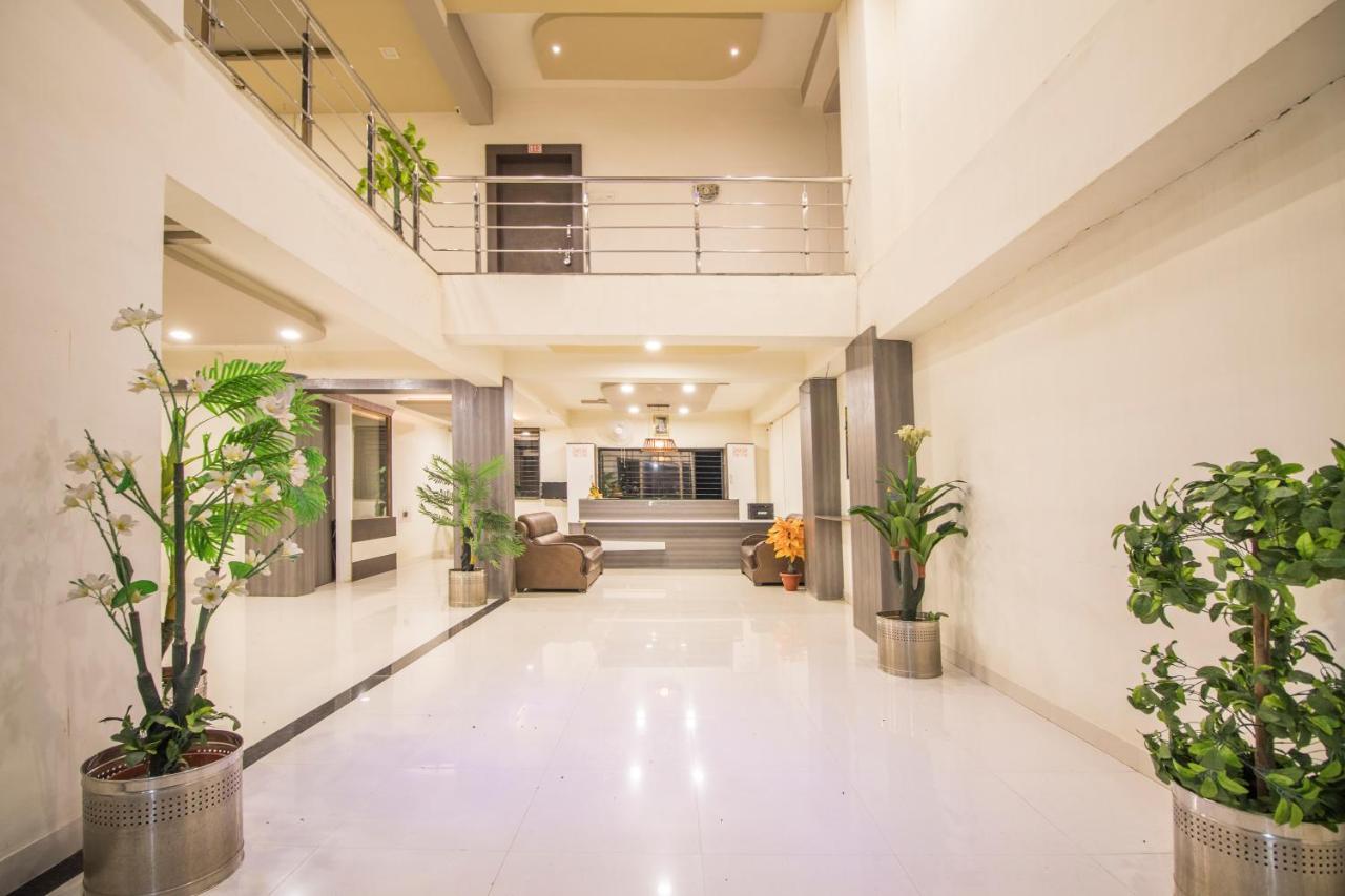 Hotel Yogiraj Palace Shegaon Kültér fotó
