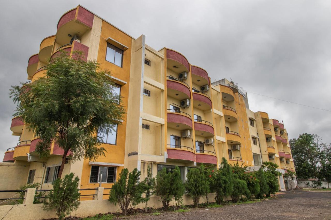 Hotel Yogiraj Palace Shegaon Kültér fotó
